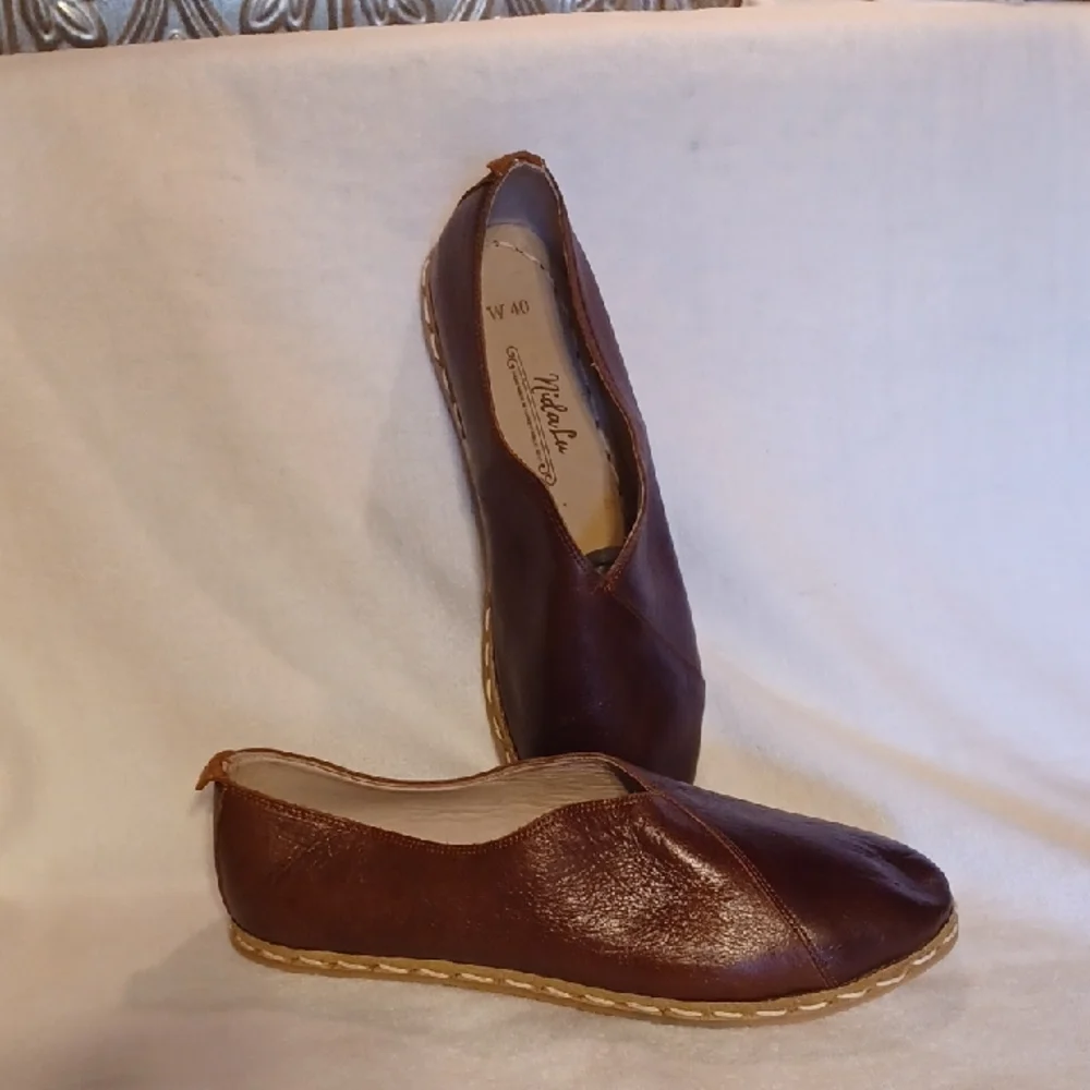 Brown Leather Flats with Rounded Toe Nida Lu Women's Size 40